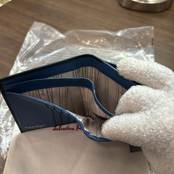 Salvatore Ferragamo RARE blue patent calf leather wallet-some marks stickiness - Picture 11 of 17